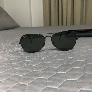 All black Ray ban aviator